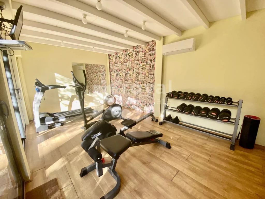 Salle de sport équipée dans villa de charme à Cabris