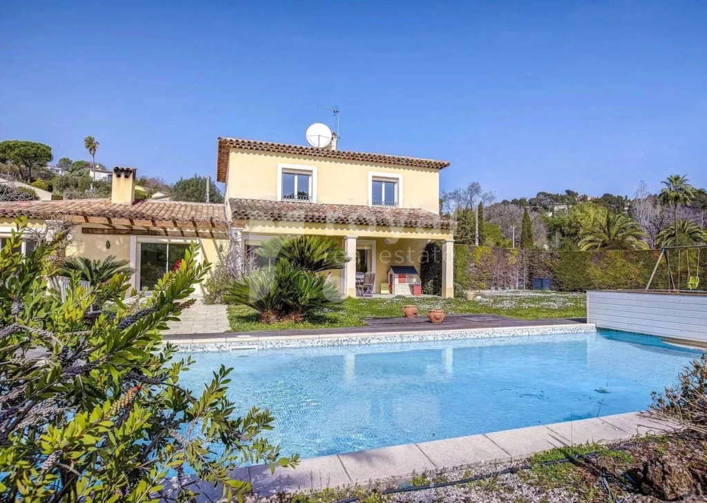 Villa familiale avec jardin et piscine à Mougins