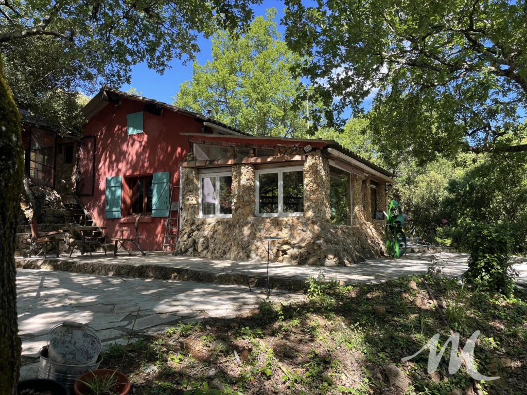 Bastidon en pierre à vendre à Barjols sur 2,3 hectares de terrain Barjols 83670 - Provence, Var