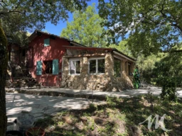  Bastidon en pierre à vendre à Barjols sur 2,3 hectares de terrain Barjols 83670 - Provence, Var