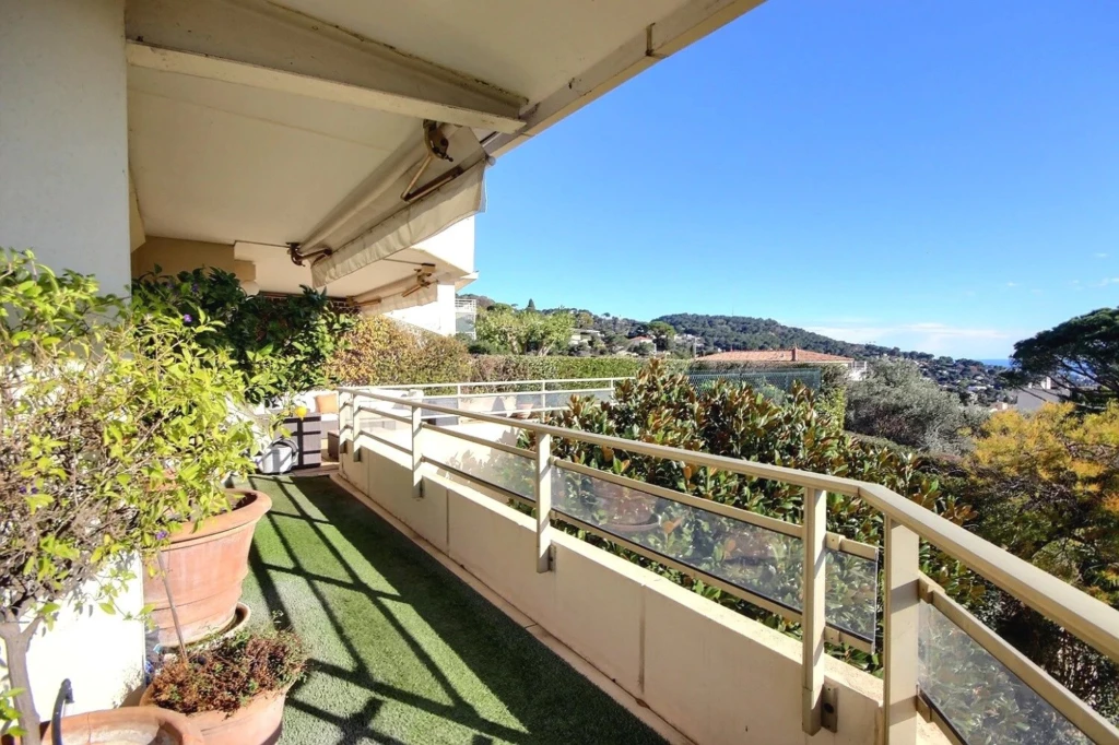 exceptional Apartment with Panoramic Sea View Le Cannet France