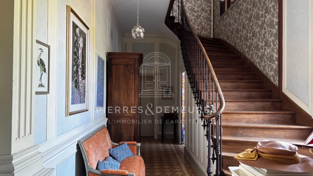 CHATEAU A RENOVER - CHATEAU A VENDRE DANS L'INDRE - CHATEAU AVEC PARC BOISE - CHATEAU AVEC PISCINE - CHATEAU AVEC DEPENDANCES - CREATION GITE CHAMBRES D'HOTES ET SALLES DE SEMINAIRES -