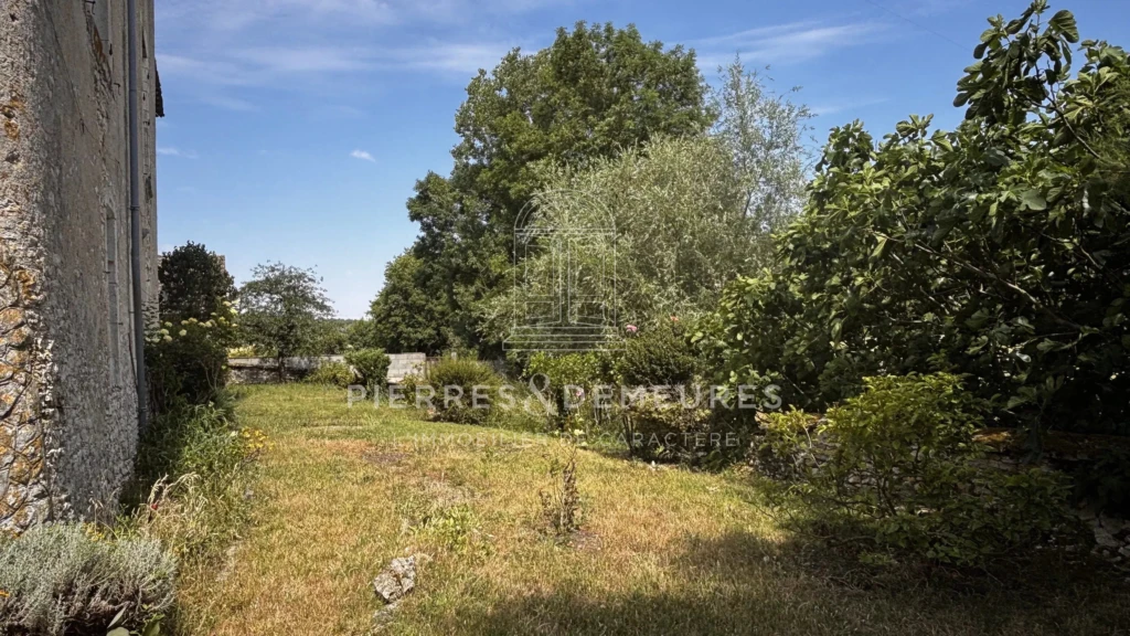MANOIR AVEC DEPENDANCES - MANOIR AVEC PRAIRIE ET BOIS - FERME A VENDRE A NEUILLAY LES BOIS - BIEN DE CARATERE - CREATION GITES ET CHAMBRES D'HOTES