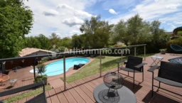 Calme contemporaine montjoire piscine Récente très bon état