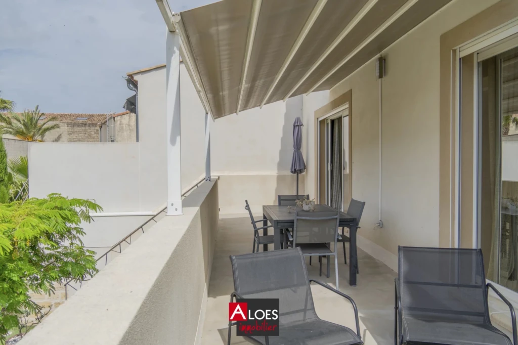 Maison Aigues-Mortes avec garage et appartement