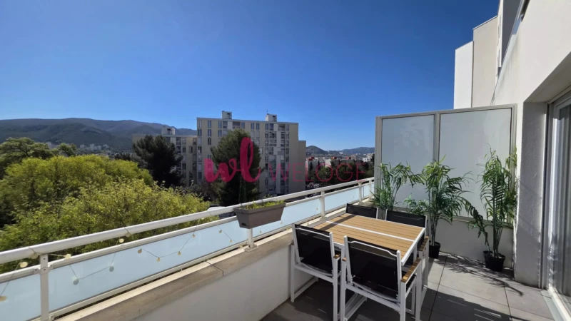 terrasse a ciel ouvert dernier etage appartement T2 marseille a vendre