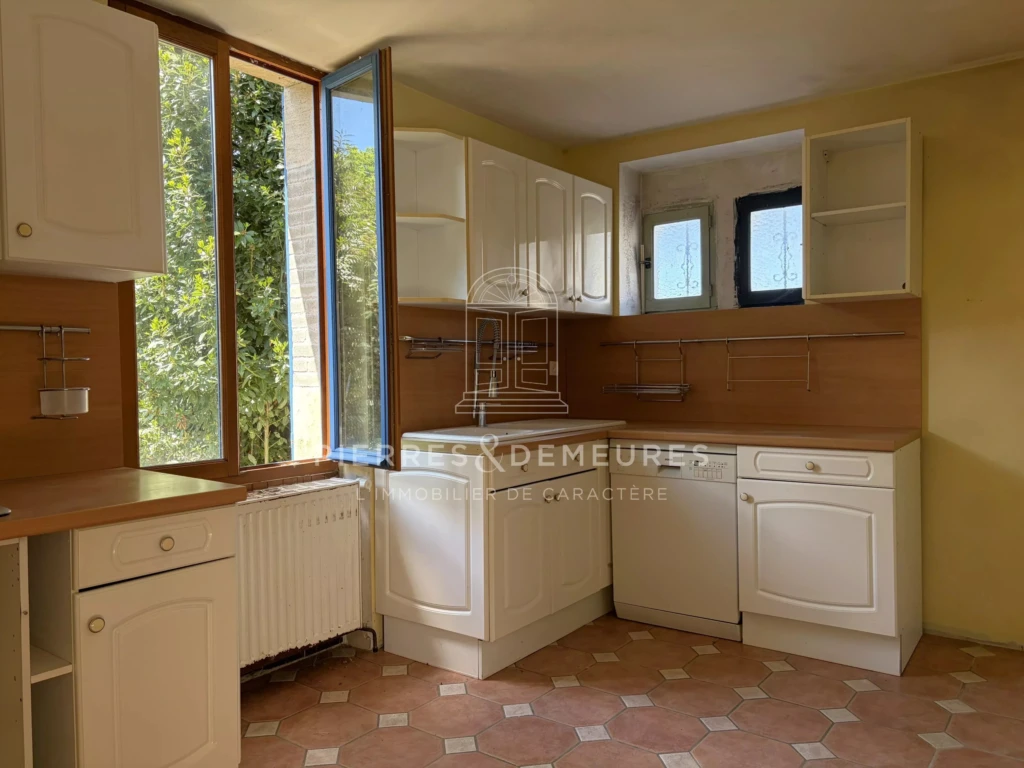 MAISON DE CARACTÈRE A VENDRE A LA CHAPELLE-SAINT-URSIN - MAISON DE VILLE AVEC JARDIN - MAISON FAMILIALE - PARQUETS - CHEMINÉES - GARAGE - CAVE
