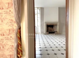 cheminée en pierre, tomettes