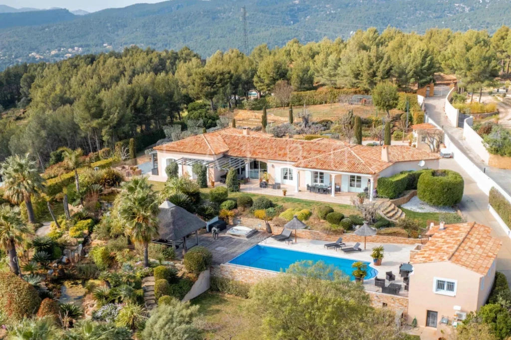 vue du ciel villa la ciotat avec dépendances