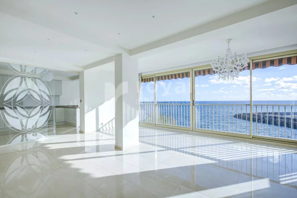 Appartement de luxe avec vue mer panoramique, grand séjour lumineux et élégant