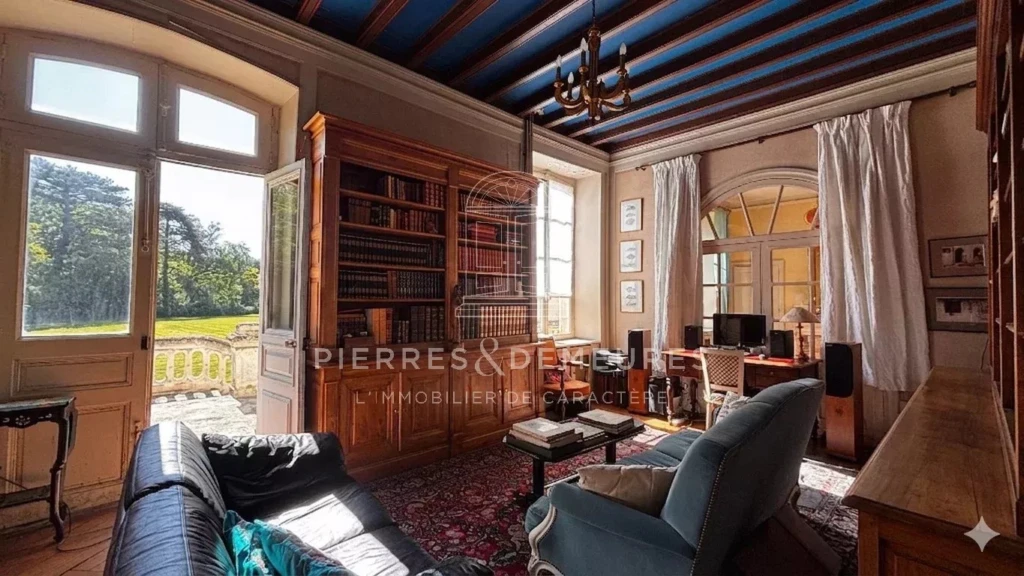 CHATEAU A RENOVER - CHATEAU A VENDRE DANS L'INDRE - CHATEAU AVEC PARC BOISE - CHATEAU AVEC PISCINE - CHATEAU AVEC DEPENDANCES - CREATION GITE CHAMBRES D'HOTES ET SALLES DE SEMINAIRES -