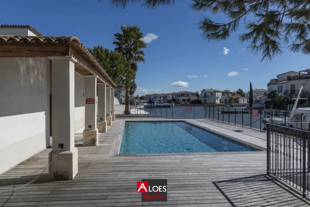 Marina Aigues-Mortes avec cave, secteur piscine