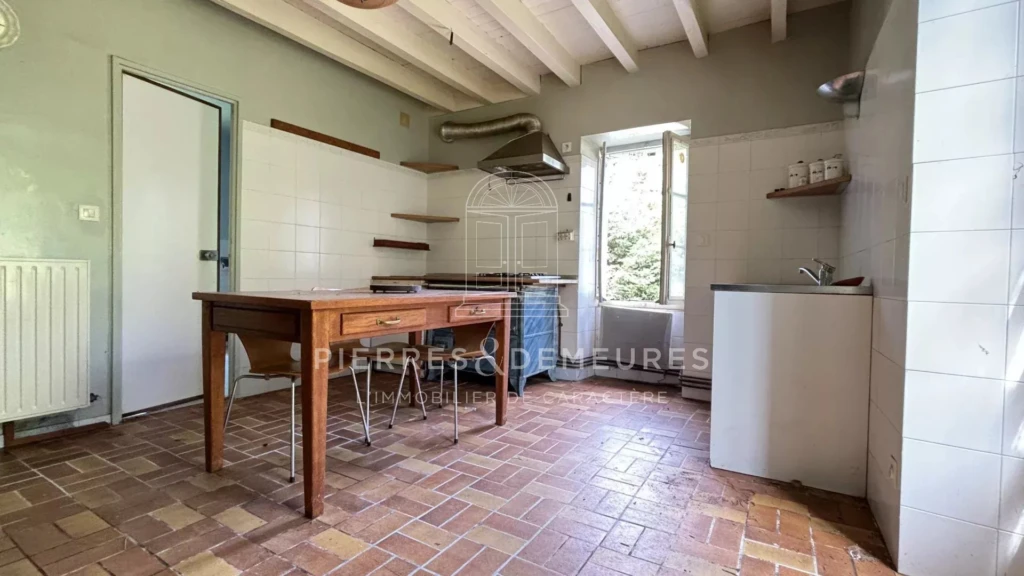 FERMETTE - VIVRE A LA CAMPAGNE - MAISON A VENDRE A MONTIPOURET - GRANGE RENOVEE - MAISON DE CAMPAGNE - PIERRE - POUTRES APPARENTES - SEJOUR CATHEDRAL - MEZZANINE - BIEN ATYPIQUE