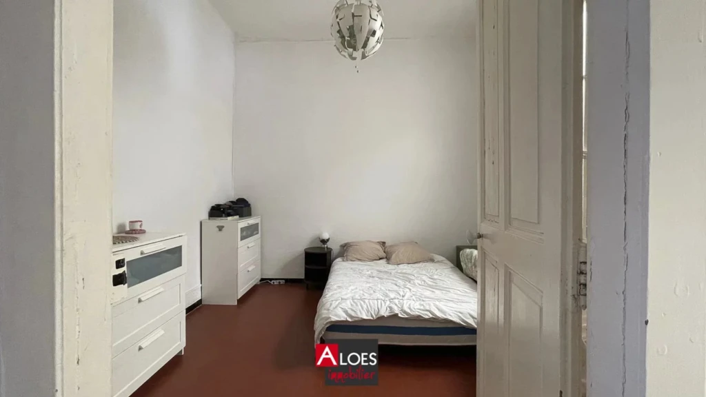 Maison Aigues-Mortes avec appartement et local garage