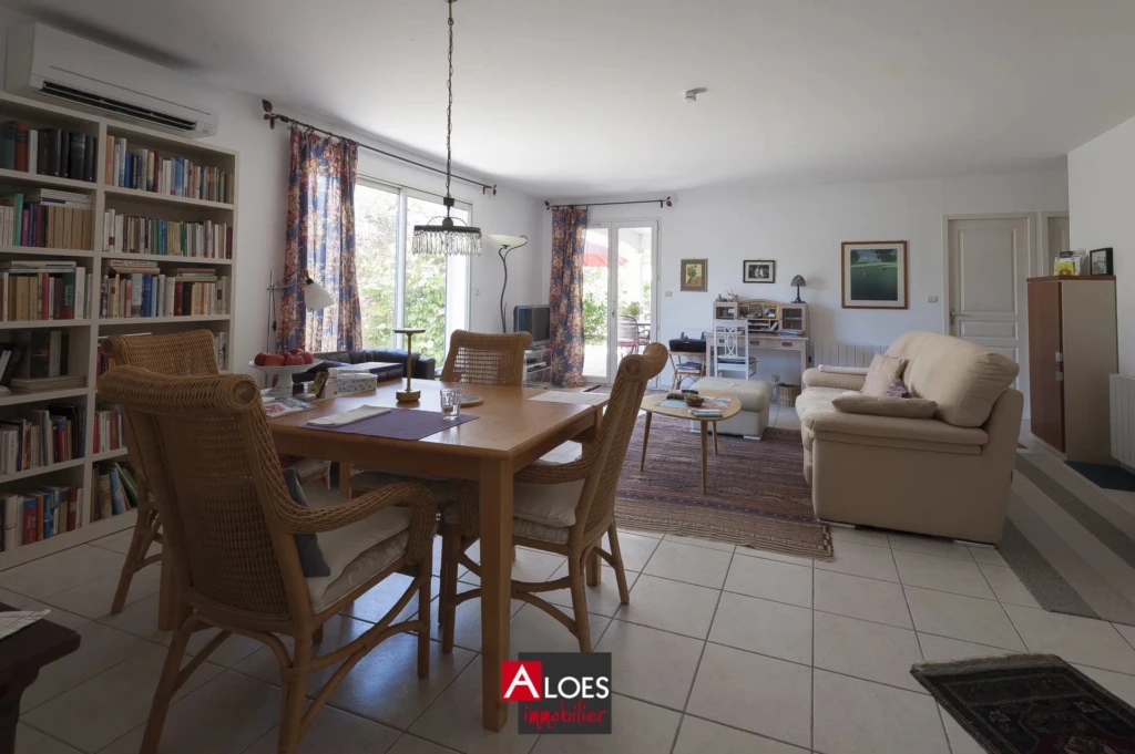 Maison Aigues-Mortes 4 pièces de plain-pied avec garage