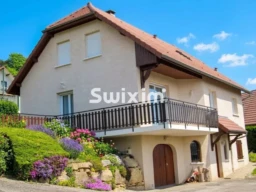 maison de ville proche de toutes commodités, idéale pour une famille avec des enfants