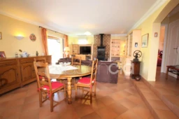 Salle à manger Carrelage Mur en briques