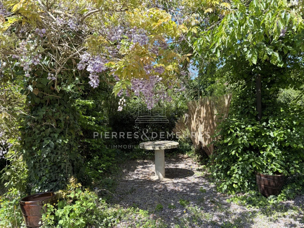 MAISON A VENDRE A SAINT-AMAND-MONTROND - MAISON FAMILIALE - MAISON LUMINEUSE - MAISON DE VILLE AVEC JARDIN A VENDRE - JARDIN CLOS SANS VIS-A-VIS