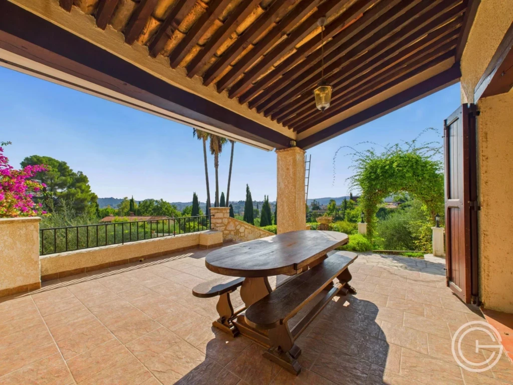 Villa individuelle 199m² avec Piscine + 1857m² de Jardin - LA COLLE SUR LOUP