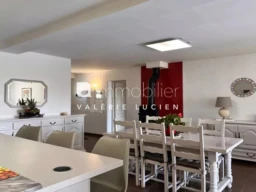 Maison familiale Maussane-les-Alpilles salle à manger avec insert