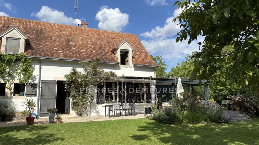 MAISON A VENDRE A ARDENTES - LONGERE - VERANDA - MAISON AVEC JARDIN - MAISON AVEC GARAGE - BIEN DE CHARME - POUTRES APPARENTES - TOMETTE - MAISON DE FAMILLE -