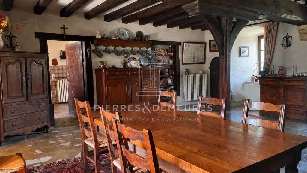 MANOIR AVEC DEPENDANCES - MANOIR AVEC PRAIRIE ET BOIS - FERME A VENDRE A NEUILLAY LES BOIS - BIEN DE CARATERE - CREATION GITES ET CHAMBRES D'HOTES - PIERRE ET POUTRES