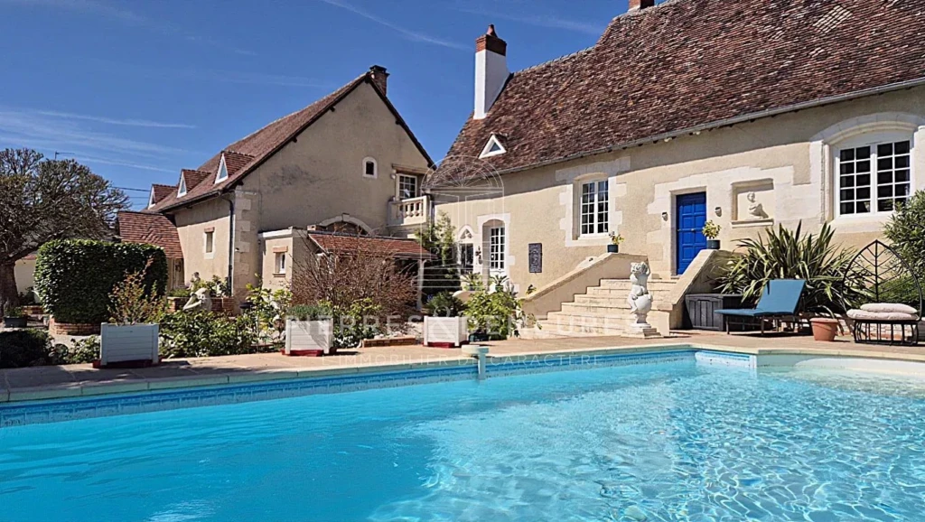 propriété de caractère en ville-gîte-chambres d'hôtes-hotellerie-restauration-piscine-Bourges-propriété à vendre