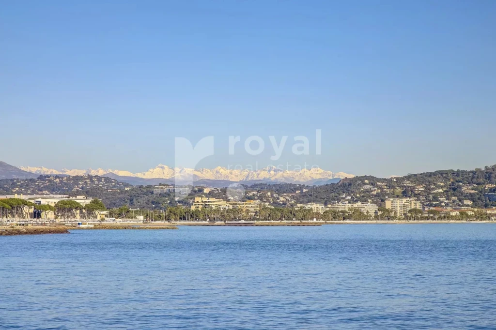 Résidence exclusive avec vue imprenable sur la mer et les montagnes, Côte d’Azur