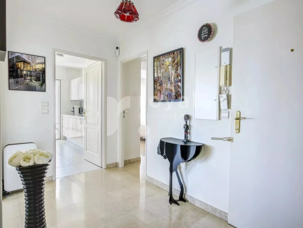 Hall d’accueil spacieux appartement luxe Mougins