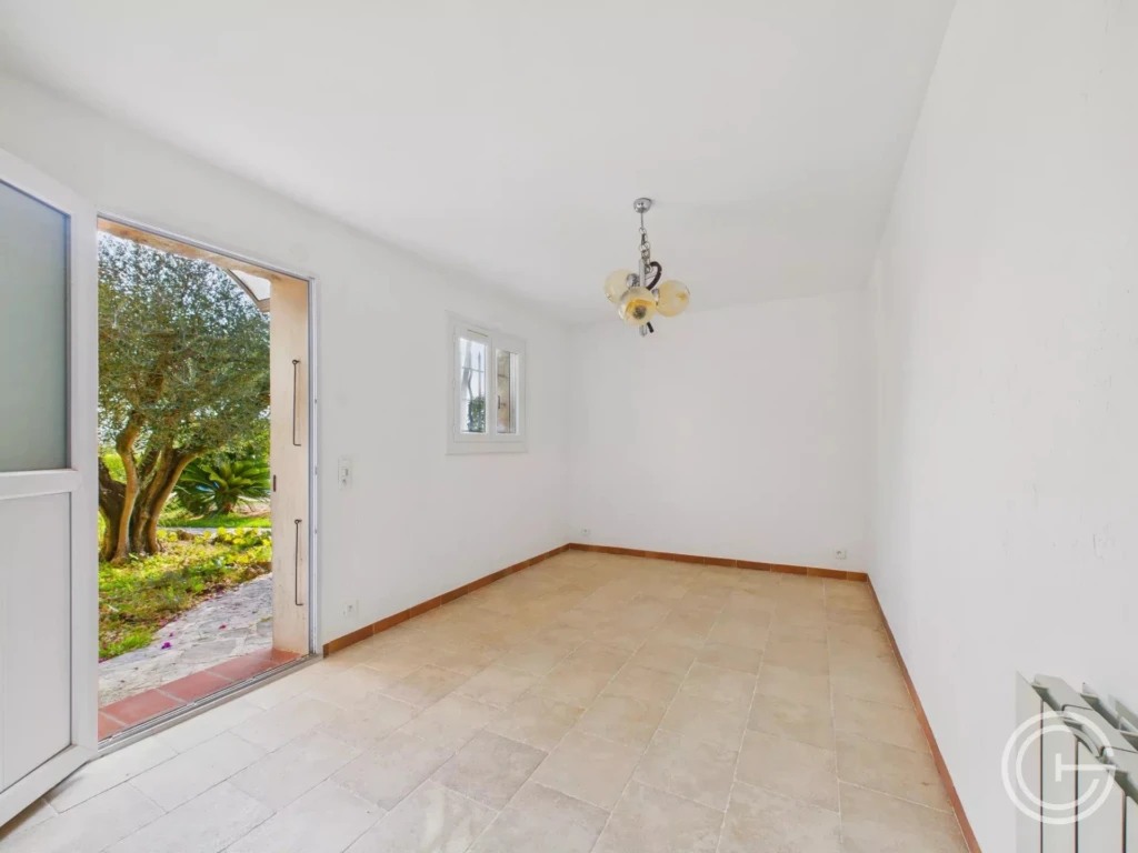 Villa individuelle 199m² avec Piscine + 1857m² de Jardin - LA COLLE SUR LOUP