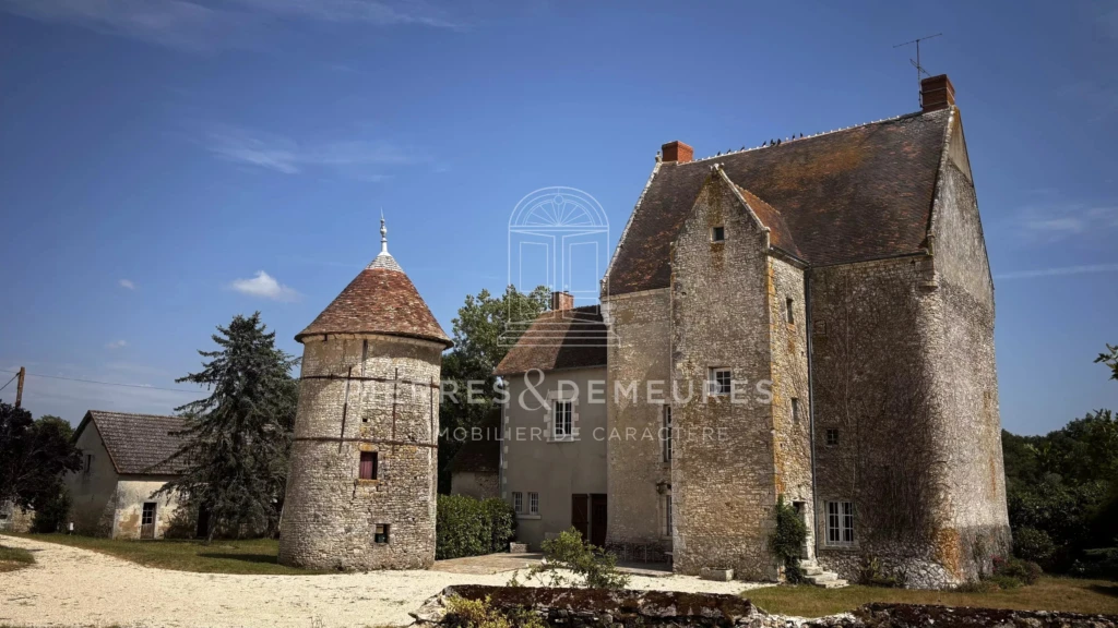 MANOIR AVEC DEPENDANCES - MANOIR AVEC PRAIRIE ET BOIS - FERME A VENDRE A NEUILLAY LES BOIS - BIEN DE CARATERE - CREATION GITES ET CHAMBRES D'HOTES