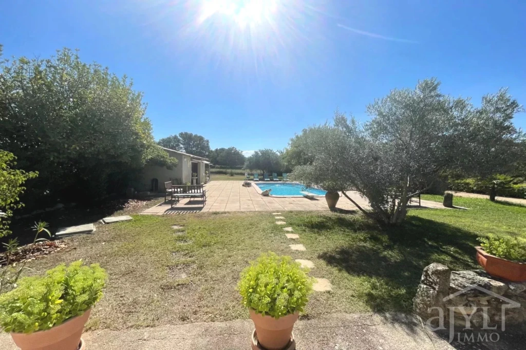 piscine avec terrasse