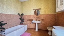 MANOIR - DEPENDANCES EN PIERRE - PROPRIETE AGRICOLE - BIEN DE CHARME - BIEN DE CARACTERE - FERME AVEC PRAIRIE ET BOIS - PROPRIETE A VENDRE A CHATEAUROUX - DOMAINE AGRICOLE A VENDRE DANS l'INDRE