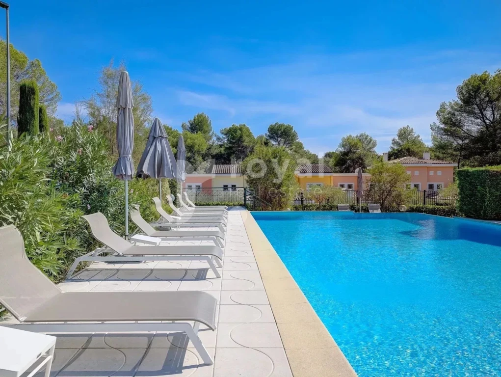 Piscine du domaine fermé au cœur du Royal Mougins Golf Resort