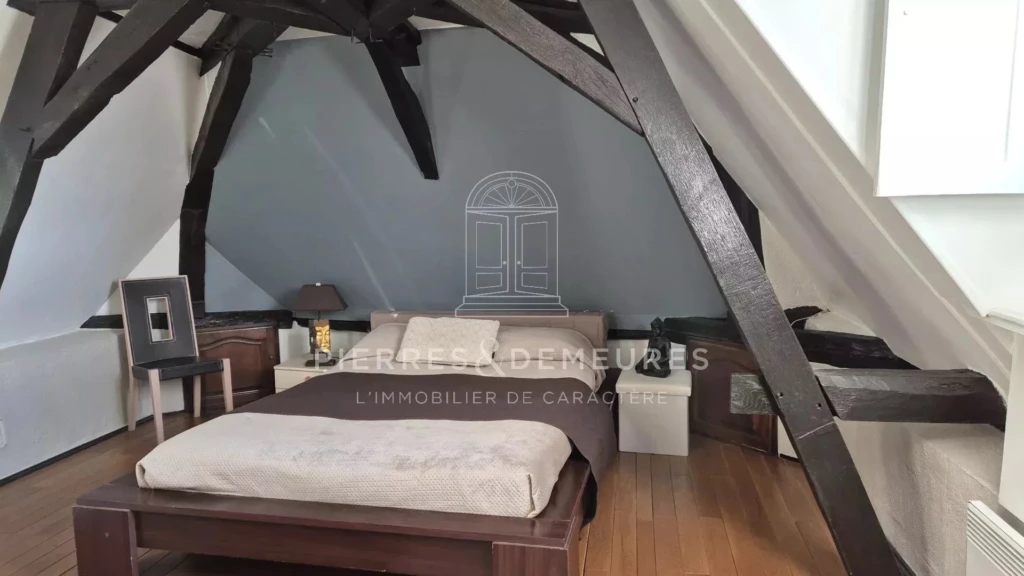 intérieur charmant-lieu accueillant-fonctionnel-sans travaux-vue sur la piscine