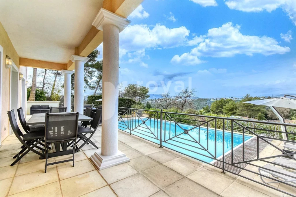 Villa familiale avec vue panoramique sur le Royal Mougins Golf