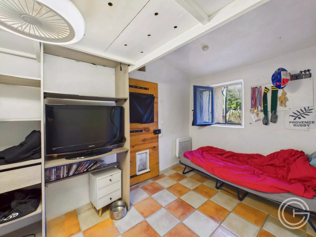 Propriété avec maison, gîte indépendant et studio – 7 500 m² de terrain - PEILLE