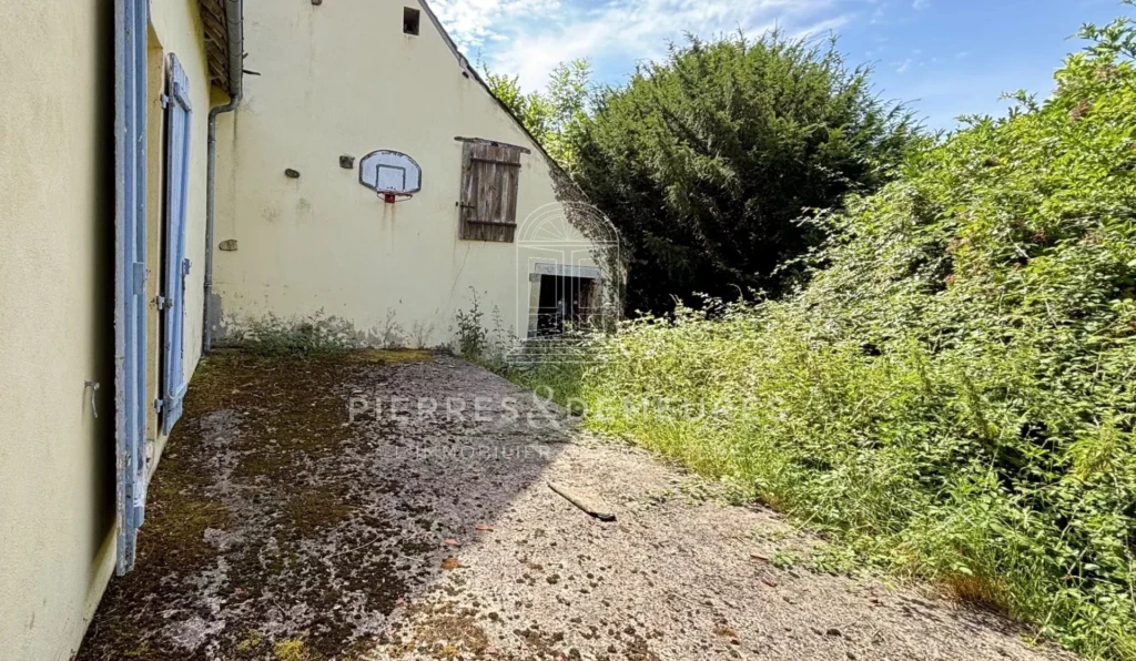 FERMETTE - VIVRE A LA CAMPAGNE - MAISON A VENDRE A MONTIPOURET - GRANGE RENOVEE - MAISON DE CAMPAGNE - PIERRE - POUTRES APPARENTES - SEJOUR CATHEDRAL - MEZZANINE - BIEN ATYPIQUE