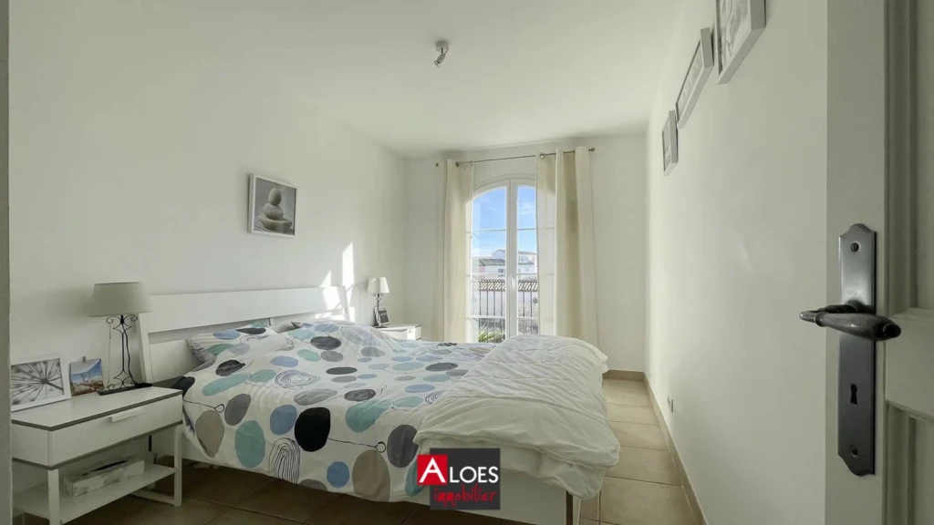Marina Aigues-Mortes avec cave, secteur piscine