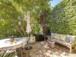 Terrasse de la maison de charme au centre de Mougins