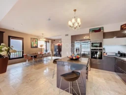 Appartement Exceptionnel Saint-Rémy-de-Provence espace cuisine et salle à manger