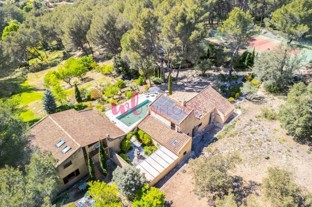 propriete a vendre au milieu de la pinede avec vue panoramique
