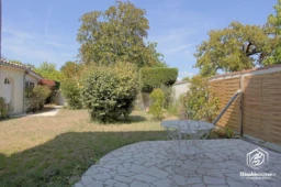 Joli jardin intimiste avec terrasse 