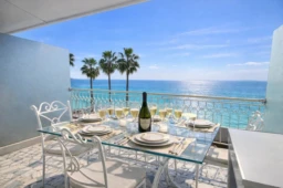 EXCLUSIVITÉ – Studio vue mer face aux plages de Juan-les-Pins