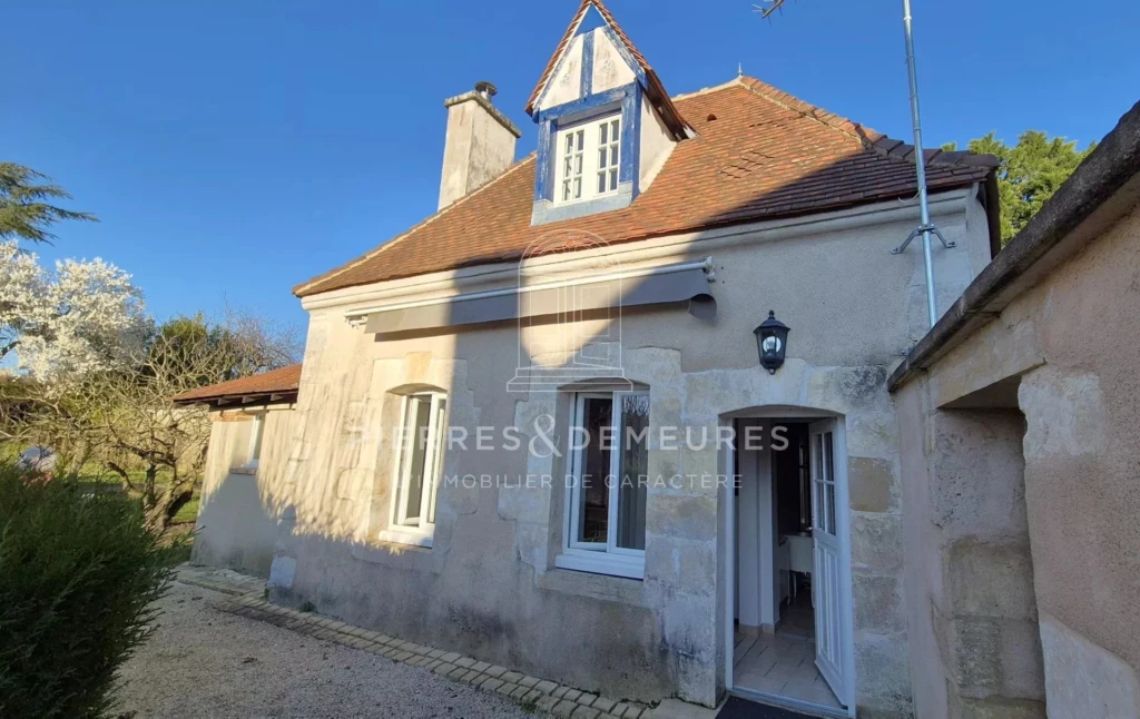 propriété de caractère en ville-gîte-chambres d'hôtes-hotellerie-restauration-piscine-Bourges-propriété à vendre