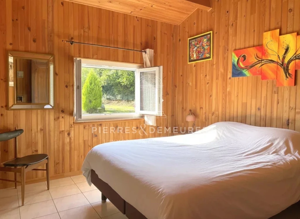 chambre chaleureuse-chambre spacieuse-vue sur étang-salle de bain privative