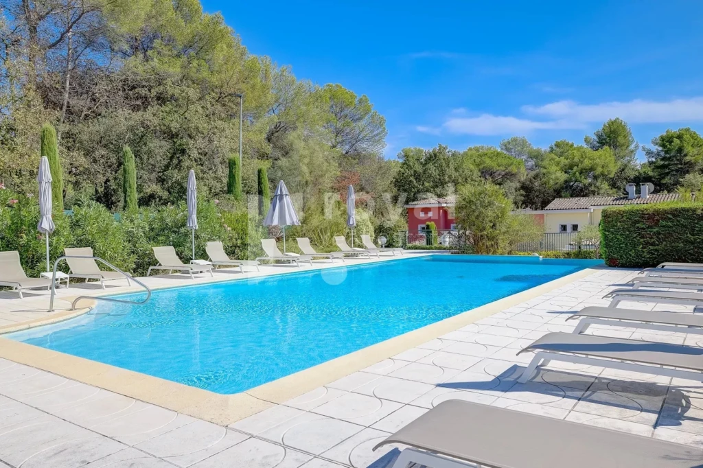 Résidence de luxe avec piscine commune au cœur du Royal Mougins Golf