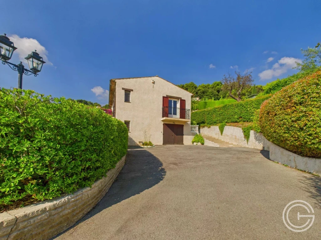 Villa individuelle 199m² avec Piscine + 1857m² de Jardin - LA COLLE SUR LOUP