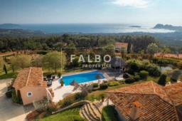 vue mer propriété avec piscine sur la ciotat
