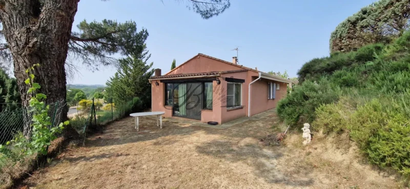 LA TOUR D'AIGUES, Maison de plain pied  avec un terrain de 2800 m²